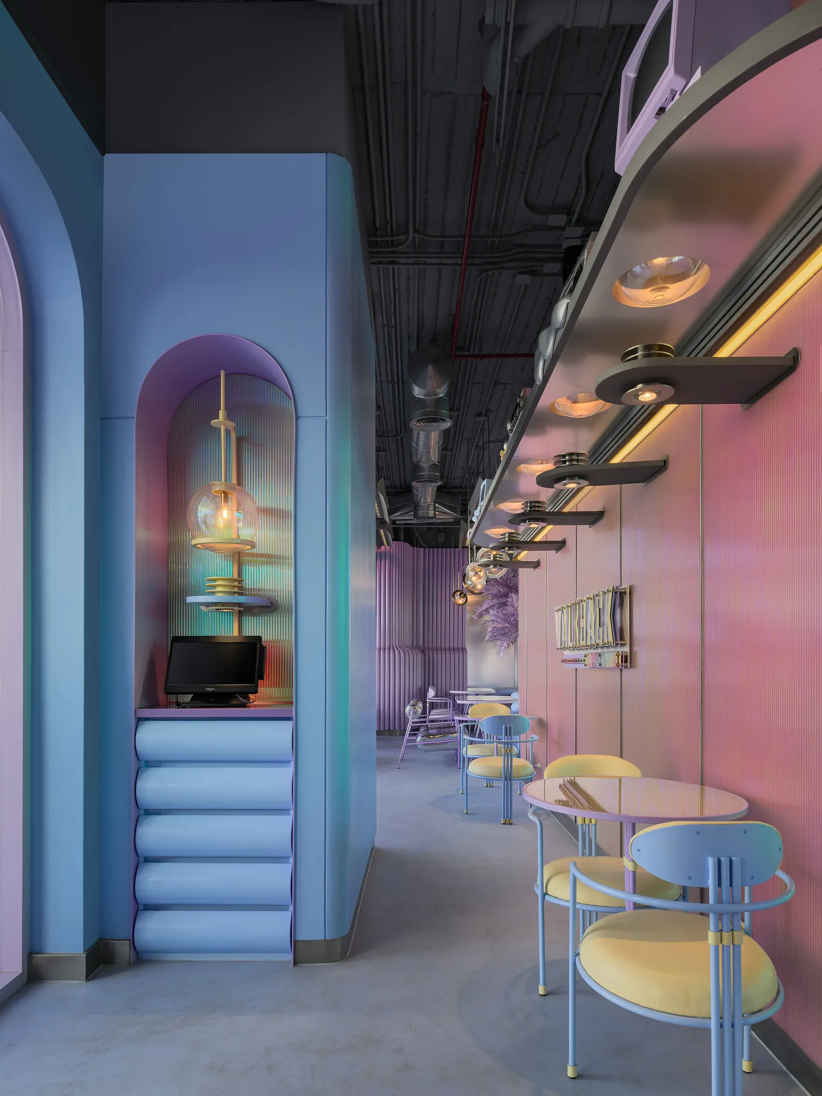 Talkback — Arched shelving niche and lilac dining room