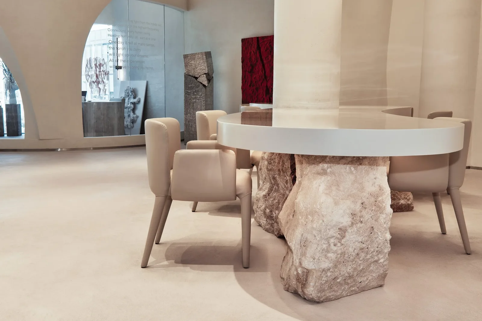 Lure Galarie — Table on a raw stone base