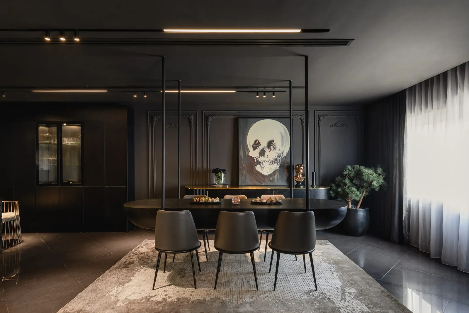 La Feuille Blanche — Dining room with black marble and a skull artwork