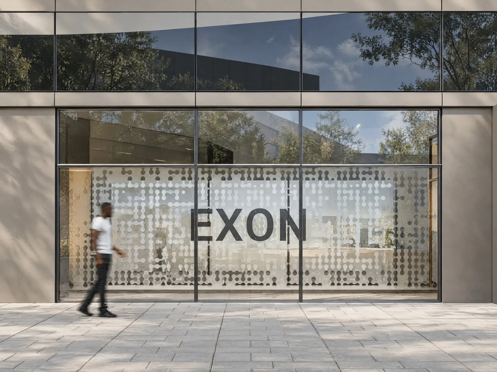 Exon Gym — Street facade in frosted glass