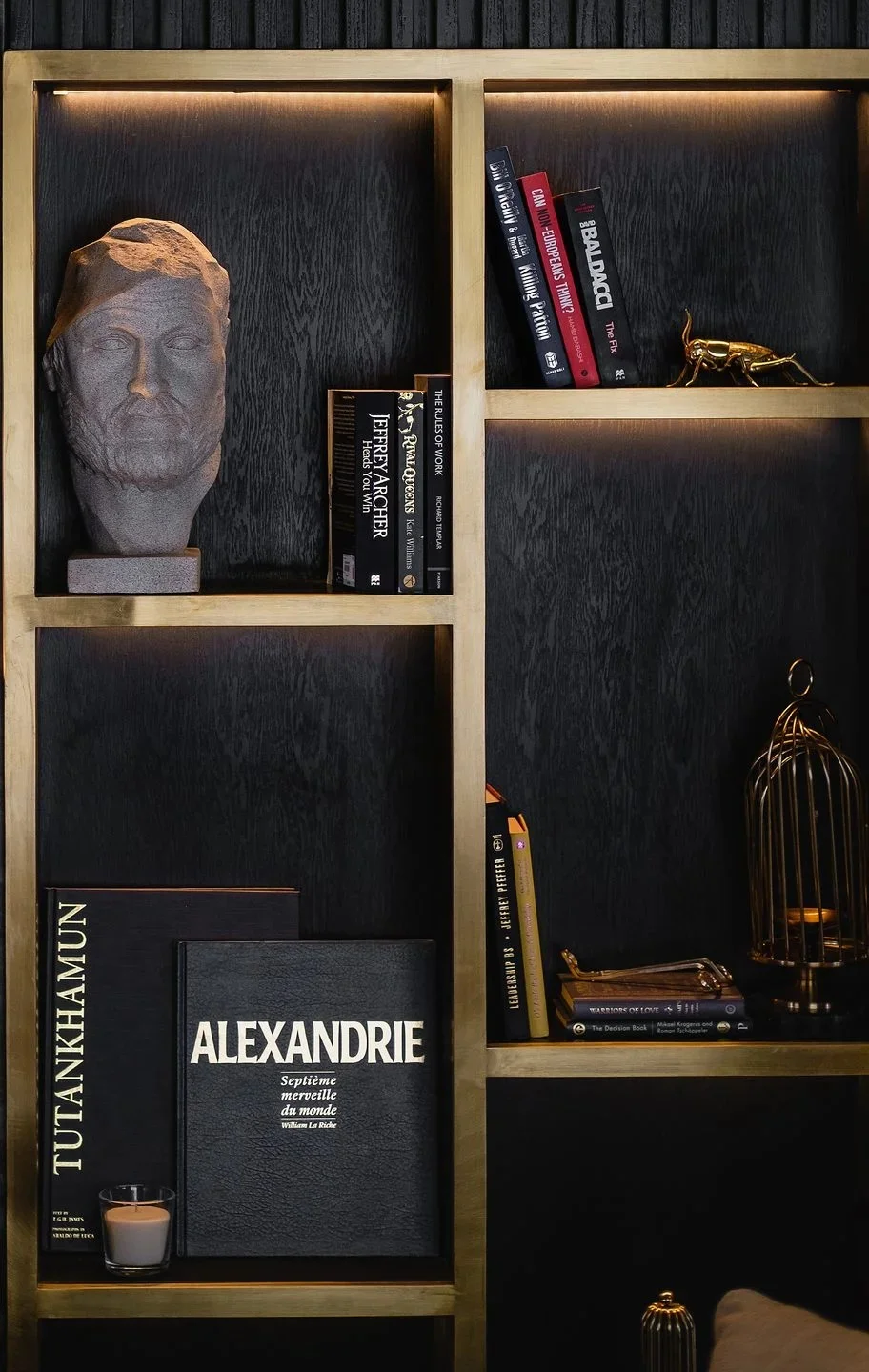 Étagère Noire: bronze and marble shelving